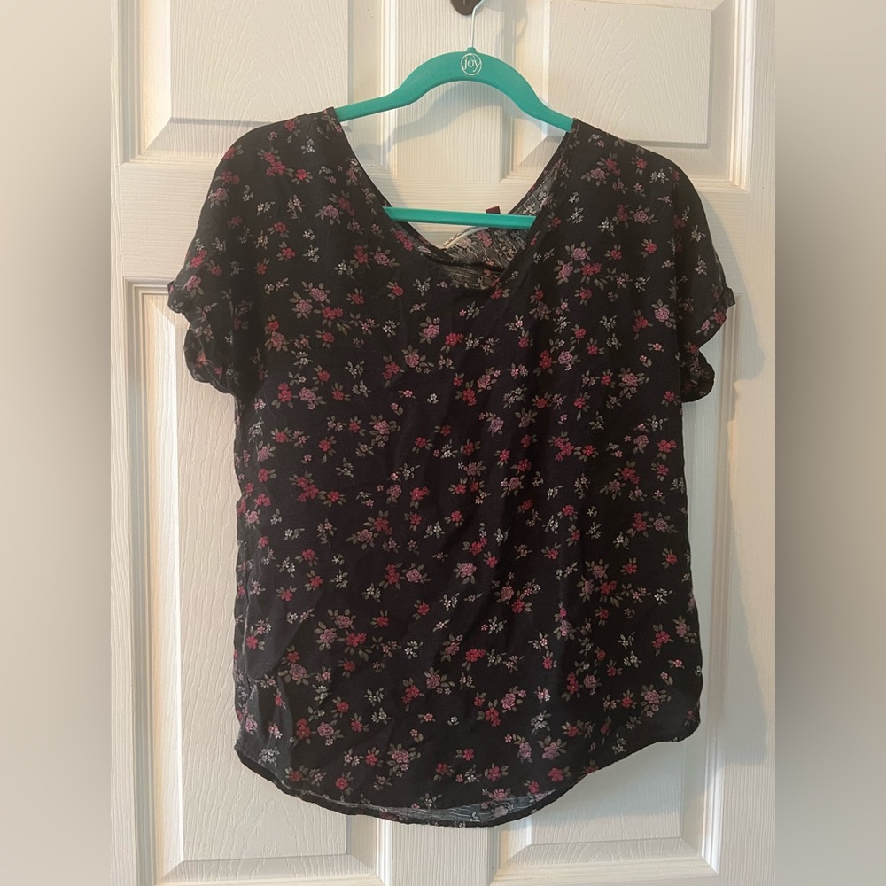 Black Shirt With Floral Design 🌸